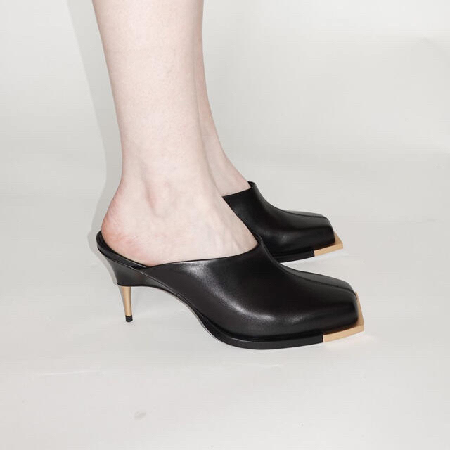 celine(セリーヌ)の【Peter Do】SQUARE TOE MULE WITH METAL TIP レディースの靴/シューズ(ミュール)の商品写真