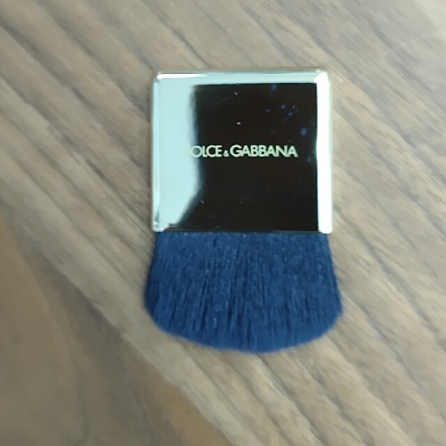 DOLCE&GABBANA(ドルチェアンドガッバーナ)の【お買い得】ドルチェ&ガッバーナ パウダーブラシ コスメ/美容のベースメイク/化粧品(フェイスパウダー)の商品写真