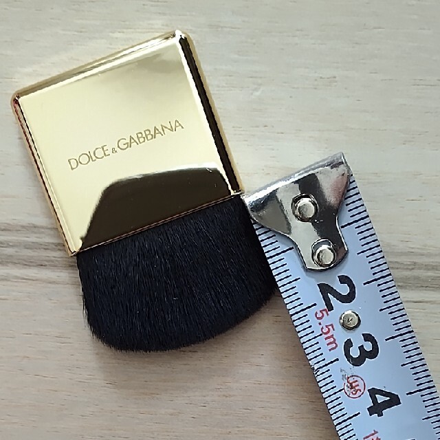 DOLCE&GABBANA(ドルチェアンドガッバーナ)の【お買い得】ドルチェ&ガッバーナ パウダーブラシ コスメ/美容のベースメイク/化粧品(フェイスパウダー)の商品写真