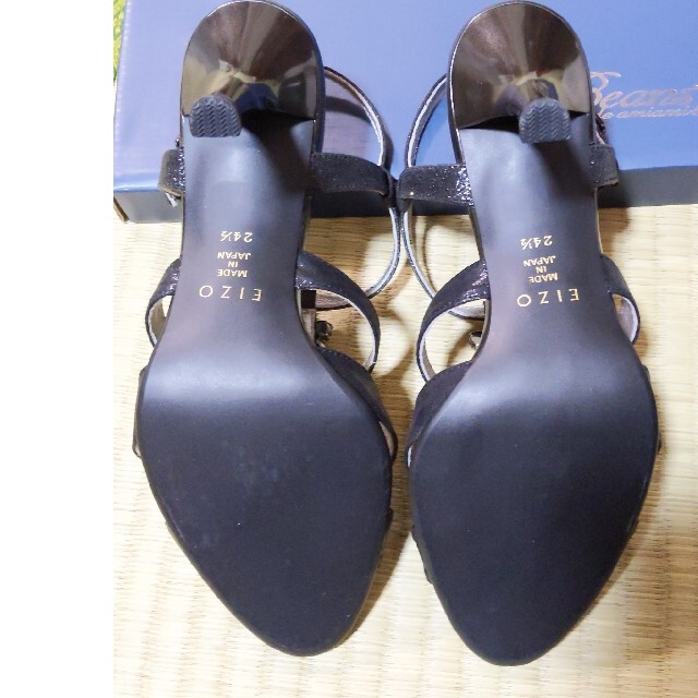 EIZO(エイゾー)の【美品】ビジューサンダル レディースの靴/シューズ(サンダル)の商品写真