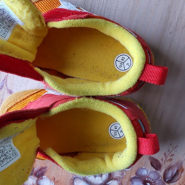 ベビーシューズアシックス13cmオレンジ色 キッズ/ベビー/マタニティのベビー靴/シューズ(~14cm)(スニーカー)の商品写真