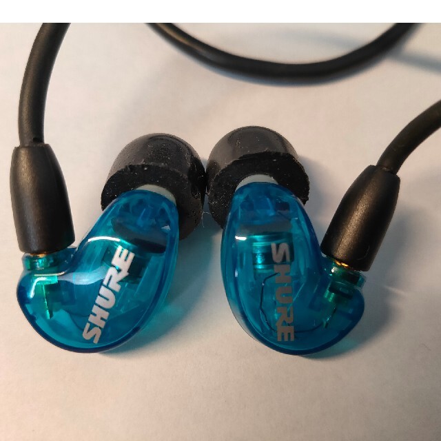 専用　SHURE シュア  (有線タイプ)  SE215SPE-A スマホ/家電/カメラのオーディオ機器(ヘッドフォン/イヤフォン)の商品写真