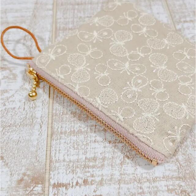 handmadeフラットポーチ⚘リネン ちょうちょ刺繍⚮̈ ex.ミナペルホネン handmadeフラットポーチ⚘リネン ちょうちょ刺繍⚮̈ ex.ミナペルホネン