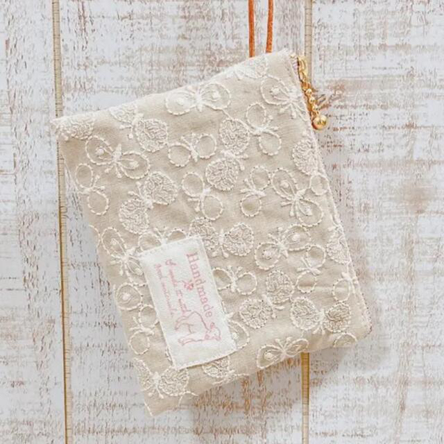 handmadeフラットポーチ⚘リネン ちょうちょ刺繍⚮̈ ex.ミナペルホネン handmadeフラットポーチ⚘リネン ちょうちょ刺繍⚮̈ ex.ミナペルホネン