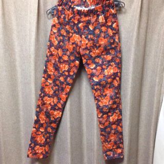 フーズフー(WHO'S WHO)の花柄レギンス(カジュアルパンツ)