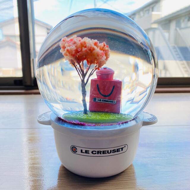 LE CREUSET(ルクルーゼ)のル・クルーゼ スノードーム 桜 インテリア/住まい/日用品のインテリア小物(置物)の商品写真