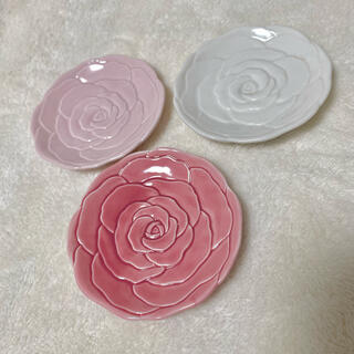 フランフラン(Francfranc)の薔薇の花型小皿3枚(食器)