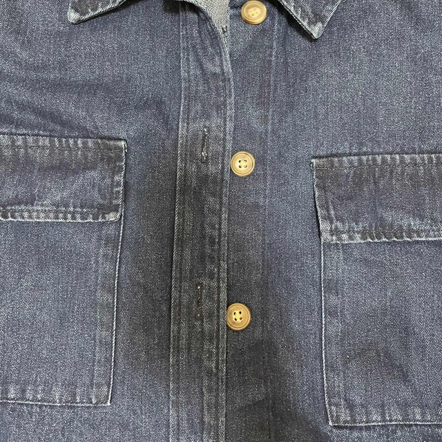 GU(ジーユー)のデニムクロップドシャツジャケット レディースのジャケット/アウター(Gジャン/デニムジャケット)の商品写真