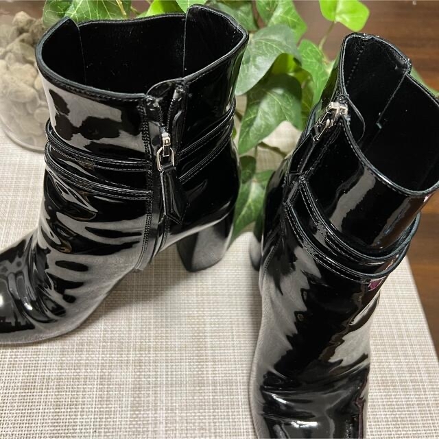 miu miu ミュウミュウ ショートブーツ エナメル ブラック ビジュー
