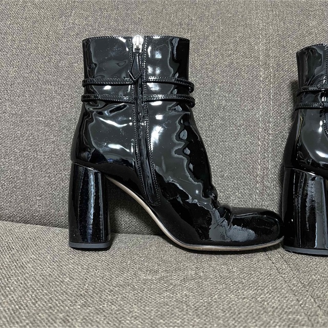 miu miu ミュウミュウ ショートブーツ エナメル ブラック ビジュー