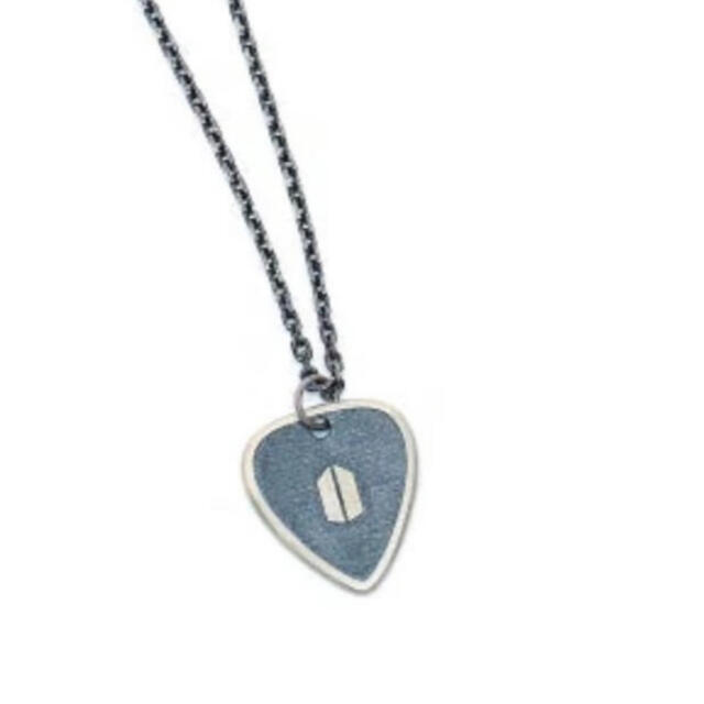 SUGA GUITAR PICK NECKLACE black