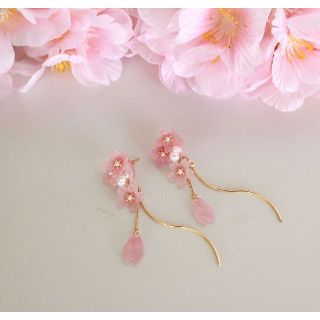 桜舞散るピアス■ハンドメイド■(ピアス)