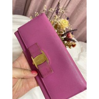 サルヴァトーレフェラガモ(Salvatore Ferragamo)の【フェラガモ財布】ピンク長財布(財布)
