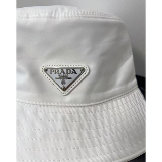 PRADA - 未使用 プラダ PRADA 帽子 バケットハット 白の通販｜ラクマ