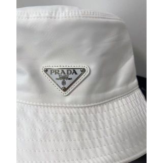 PRADA - 未使用 プラダ PRADA 帽子 バケットハット 白の通販|ラクマ