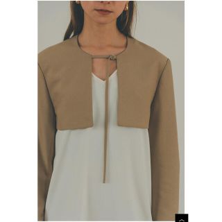 クラネ(CLANE)のCLANE  STRAP DESIGN SHORT JACKET(ノーカラージャケット)