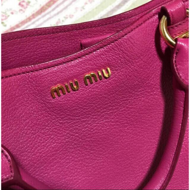 miumiu(ミュウミュウ)のミュウミュウのハンドバッグ レディースのバッグ(ハンドバッグ)の商品写真