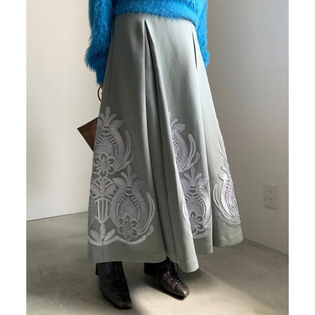 Ameri VINTAGE(アメリヴィンテージ)のRIBBON EMBROIDERY SKIRT　アメリヴィンテージ レディースのスカート(ロングスカート)の商品写真