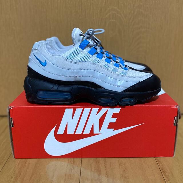 NIKE(ナイキ)のNIKE AIR MAX 95 LASER BLUE  メンズの靴/シューズ(スニーカー)の商品写真