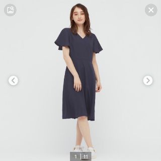 ユニクロ(UNIQLO)のUNIQLO ドレープフレアスリーブワンピース L ネイビー(ひざ丈ワンピース)