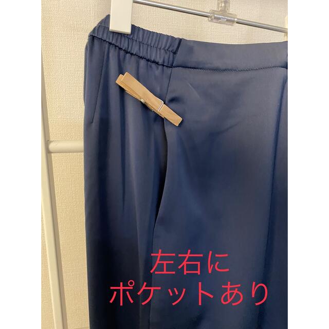 UNIQLO(ユニクロ)のセール★UNIQLO 【新品タグつき】サテン★キレイめパンツ レディースのパンツ(カジュアルパンツ)の商品写真