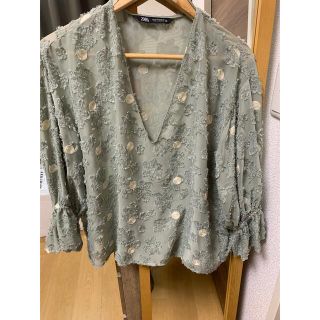 ザラ(ZARA)のZARA グリーン　ドットシフォンブラウス　Sサイズ(シャツ/ブラウス(長袖/七分))