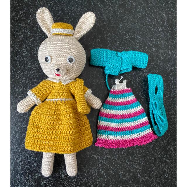 ウサギさん　着せ替え　編みぐるみ　ドール