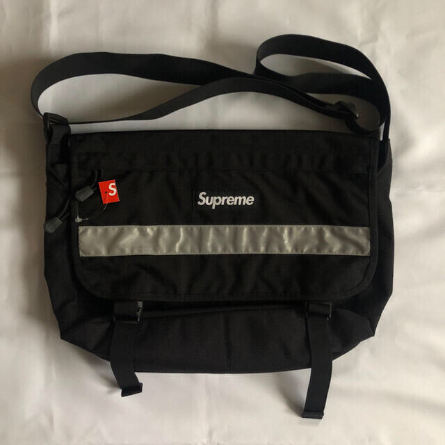 Supreme(シュプリーム)の【むちゅ♡様専用】Supreme Hi-Vis Messenger Bag メンズのバッグ(メッセンジャーバッグ)の商品写真