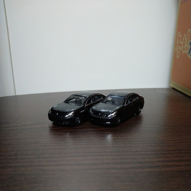 Takara Tomy(タカラトミー)のトミカ スカイライン2台セット エンタメ/ホビーのおもちゃ/ぬいぐるみ(ミニカー)の商品写真