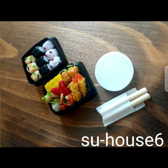 ﾐﾆﾁｭｱﾌｰﾄﾞ3～4人前二段お弁当①の通販 by su-house6's shop｜ラクマ