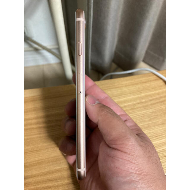 iPhone(アイフォーン)の中古　iphone 8   ピンクゴールド64GB  スマホ/家電/カメラのスマートフォン/携帯電話(スマートフォン本体)の商品写真