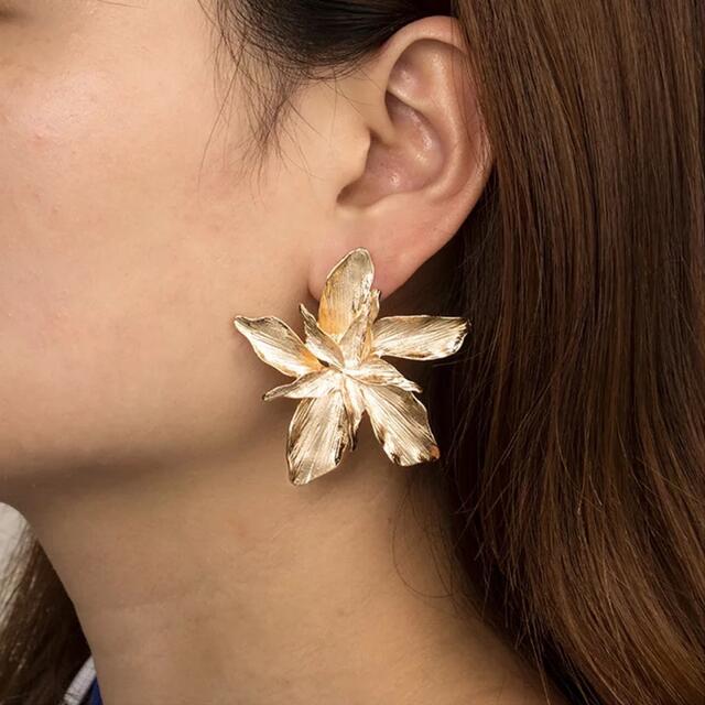 PI022 gold flower pierce pair レディースのアクセサリー(ピアス)の商品写真