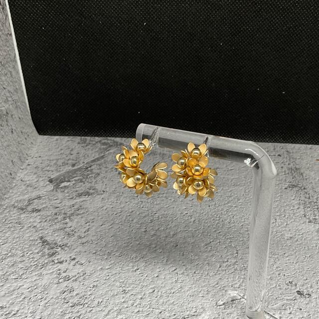 PI039 gold flower pierce pair レディースのアクセサリー(ピアス)の商品写真