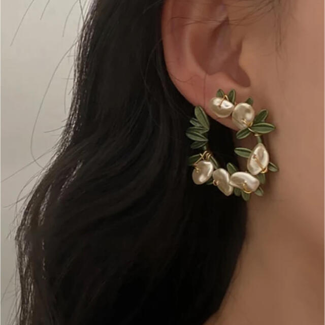 PI042 imitation perl leaf pierce pair レディースのアクセサリー(ピアス)の商品写真