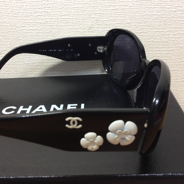 CHANEL(シャネル)の【CHANEL】カメリアサングラス5113-A♡大人気 レディースのファッション小物(サングラス/メガネ)の商品写真
