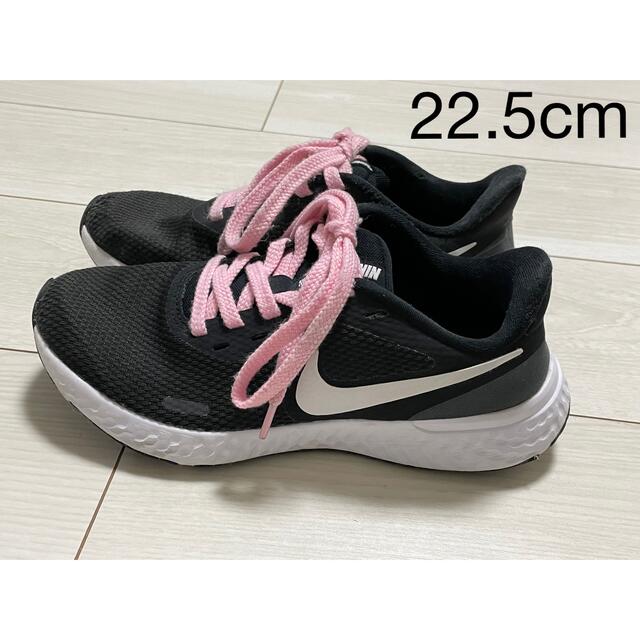 NIKE(ナイキ)のNIKE スニーカー　22.5cm キッズ/ベビー/マタニティのキッズ靴/シューズ(15cm~)(スニーカー)の商品写真