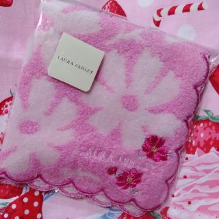 ローラアシュレイ(LAURA ASHLEY)の🌸ローラアシュレイ🌸タオルハンカチ🌸ハンカチ🌸桜🌸サクラ🌸ピンク🌸(ハンカチ)