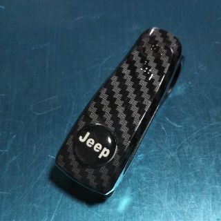 ジープ(Jeep)のJEEPカーボンファイバー柄サンバイザーサングラスクリップ(車内アクセサリ)