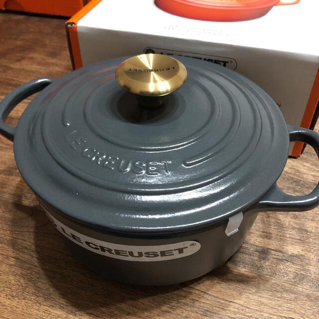 LE CREUSET(ルクルーゼ)のルクルーゼ　SALON ADAM ET ROPE' グレー ココットロンド インテリア/住まい/日用品のキッチン/食器(鍋/フライパン)の商品写真