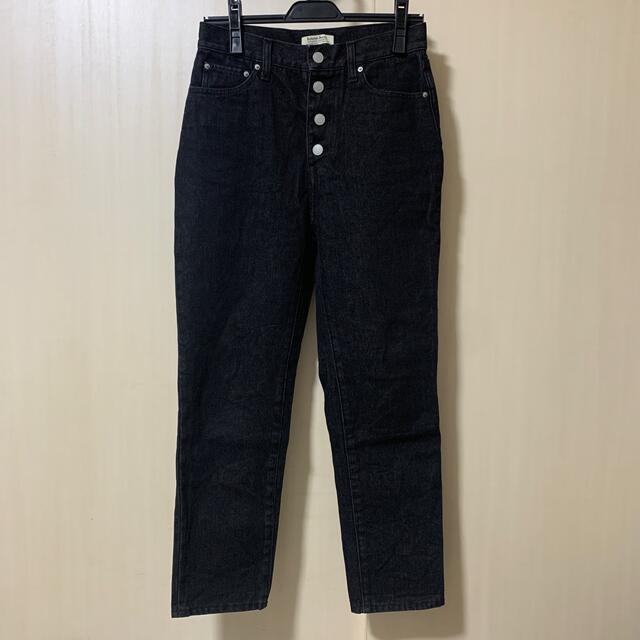 JOURNAL STANDARD(ジャーナルスタンダード)のRelume Jeans フロントボタンのブラックデニム レディースのパンツ(デニム/ジーンズ)の商品写真