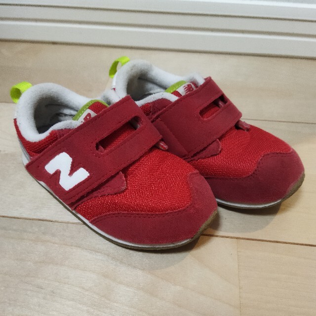 New Balance(ニューバランス)の【15.5cm】New Balance　レッド　スニーカー キッズ/ベビー/マタニティのキッズ靴/シューズ(15cm~)(スニーカー)の商品写真