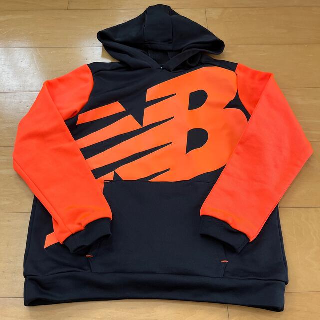 New Balance(ニューバランス)のnew balance 長袖　パーカー　蛍光　オレンジ✖️黒　140cm キッズ/ベビー/マタニティのキッズ服男の子用(90cm~)(ジャケット/上着)の商品写真