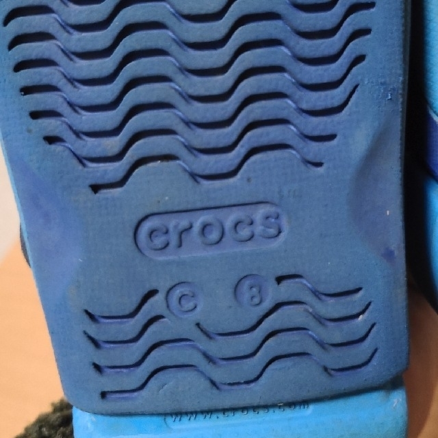 crocs(クロックス)の【値下げしました】キッズクロックス　crocs　c8サイズ キッズ/ベビー/マタニティのキッズ靴/シューズ(15cm~)(サンダル)の商品写真