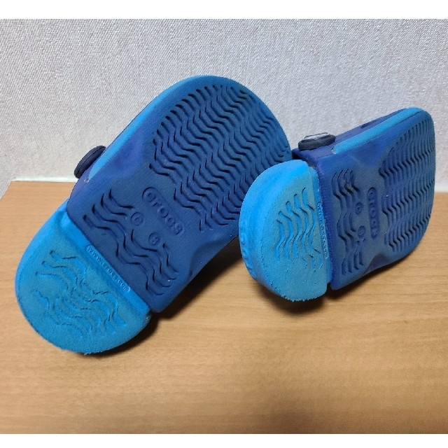 crocs(クロックス)の【値下げしました】キッズクロックス　crocs　c8サイズ キッズ/ベビー/マタニティのキッズ靴/シューズ(15cm~)(サンダル)の商品写真