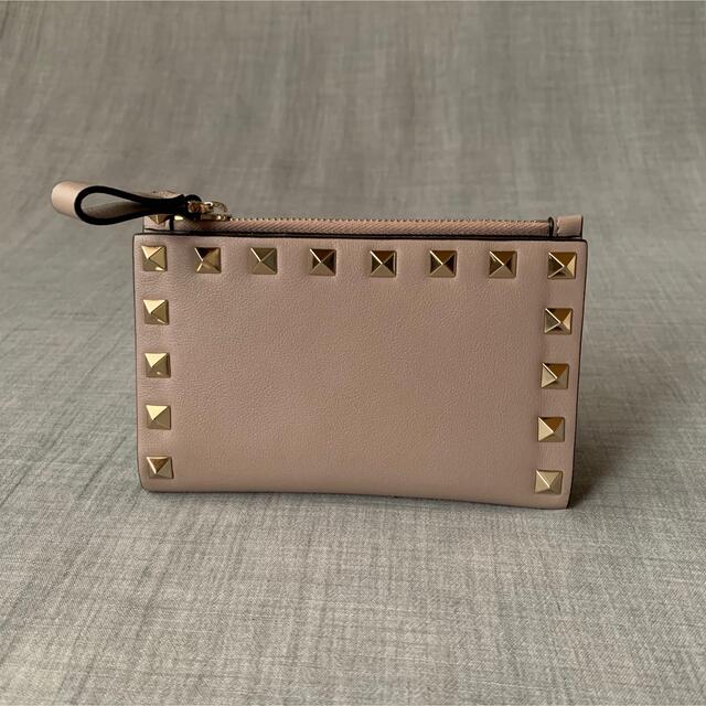 VALENTINO(ヴァレンティノ)の未使用 VALENTINO Rock Stud カードケース ロックスタッズ レディースのファッション小物(財布)の商品写真