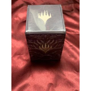 マジックザギャザリング(マジック：ザ・ギャザリング)のMTGウルトラプロ　カルドハイムPWシンボル　アルコーブフリップデッキボックス(カードサプライ/アクセサリ)