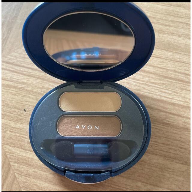 AVON(エイボン)のエイボン　アイシャドウ　新品 コスメ/美容のベースメイク/化粧品(アイシャドウ)の商品写真