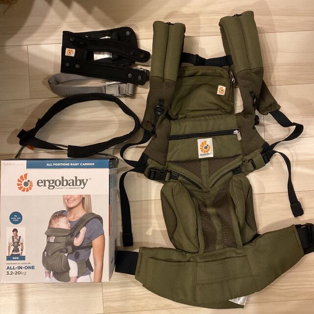 Ergobaby(エルゴベビー)のエルゴベビーオムニ360 クールエア　カーキ キッズ/ベビー/マタニティの外出/移動用品(抱っこひも/おんぶひも)の商品写真