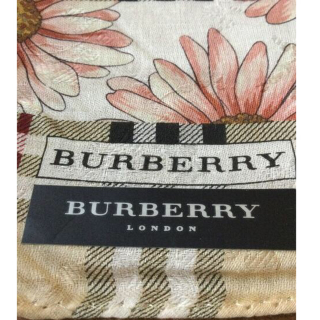 BURBERRY(バーバリー)のBurberry ハンカチ　新品 メンズのファッション小物(ハンカチ/ポケットチーフ)の商品写真