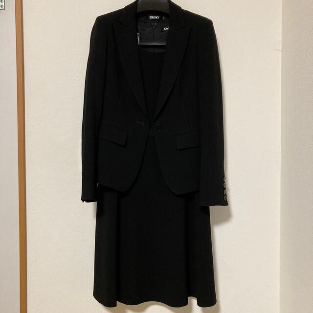DKNY(ダナキャランニューヨーク)のDKNY ブラックフォーマル　セットアップ3点美品 レディースのフォーマル/ドレス(礼服/喪服)の商品写真